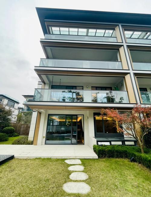 临平地铁洋房急售!200万带车位